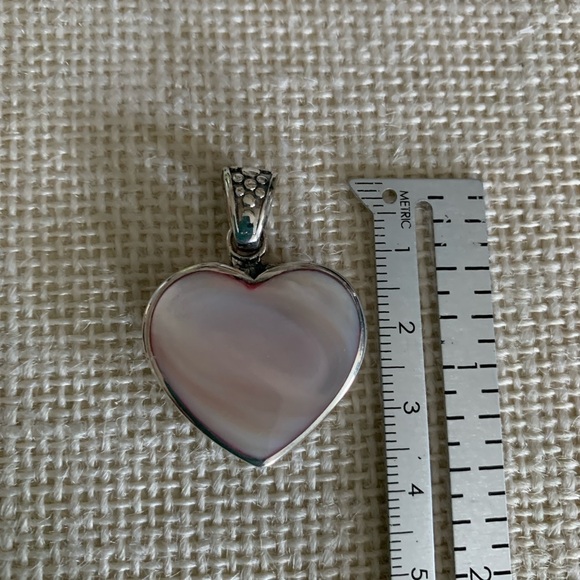 Premier Designs Jewelry reversible Heart Pendant white/pink mother of pearl - Picture 3 of 4